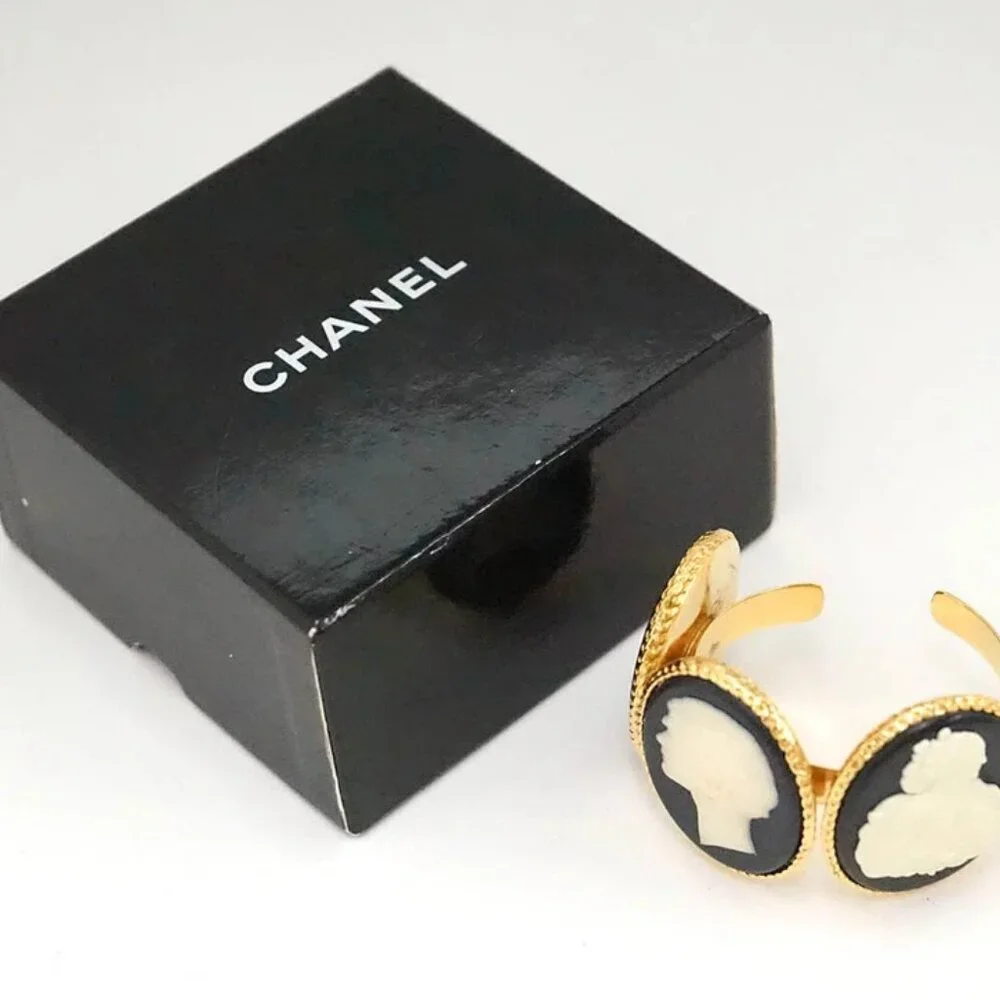 CHANEL COCO Horse Cameo Vintage Bangle Bracelet 5.7" Gold Tone Auth w/Box n11118 - Picture 10 of 10